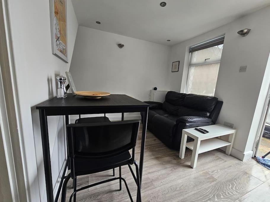 Ferienwohnung 1 Bed House Luton Town Center Exterior foto